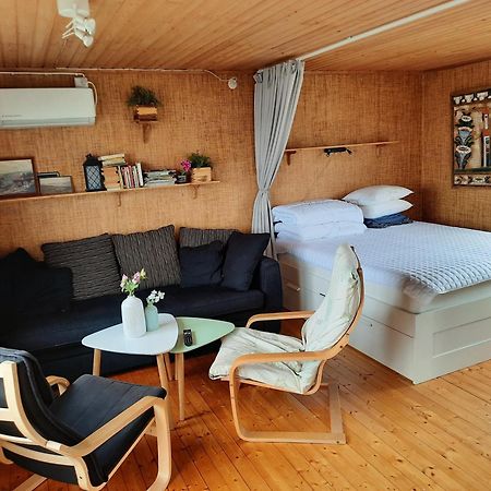 Cabin At The Sea Close To Public Beach With A Jumpingtower Hoviksnas Exterior photo