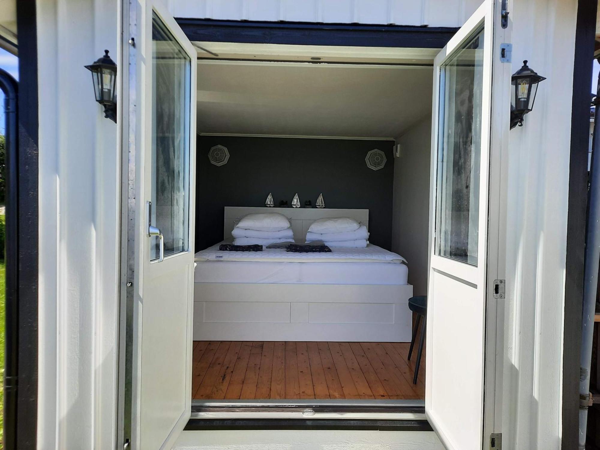 Cabin At The Sea Close To Public Beach With A Jumpingtower Hoviksnas Exterior photo
